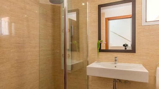 La Tierra Villa Bedroom 4