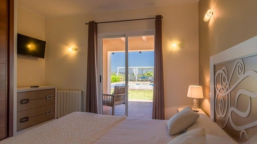 La Tierra Villa Bedroom 5