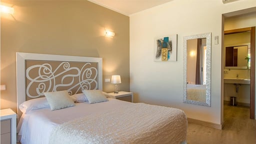 La Tierra Villa Bedroom 5