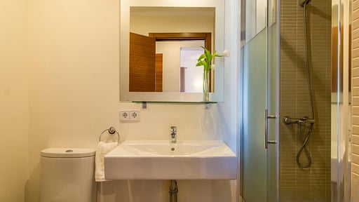 La Tierra Villa Bedroom 5