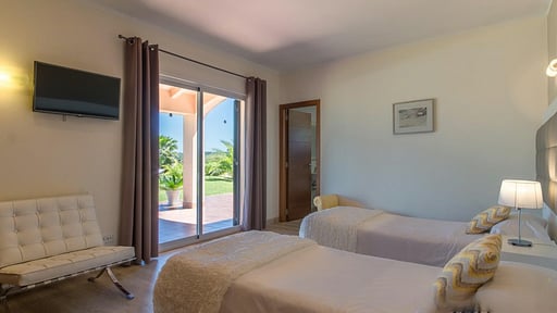 La Tierra Villa Bedroom 6