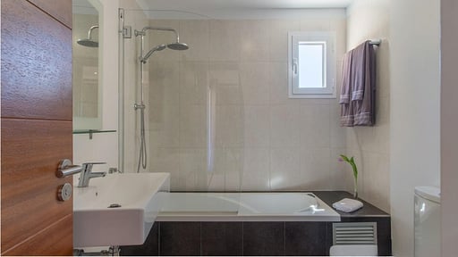 La Tierra Villa Bedroom 6