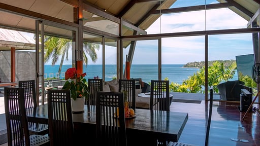 Laemsingh Villa 5 Dining area