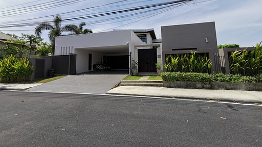 Laguna Villa Fifty Seven Parking areas