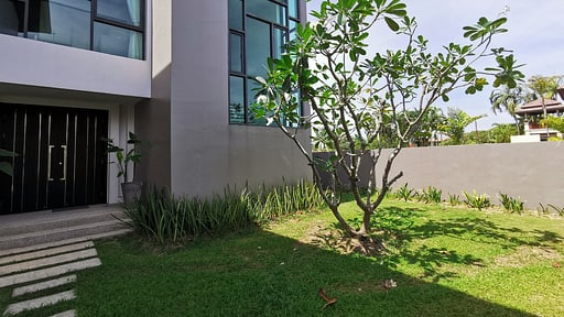Laguna Villa Fifty Seven Garden