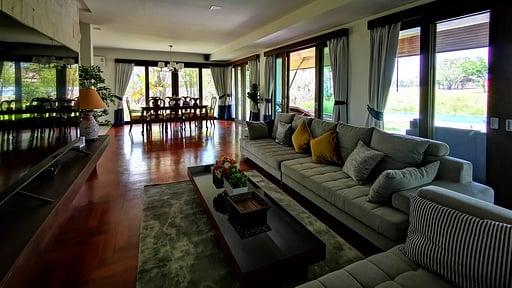 Laguna Villa Fifty Three Salon