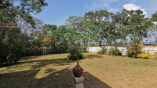 Laguna Villa Three Garden