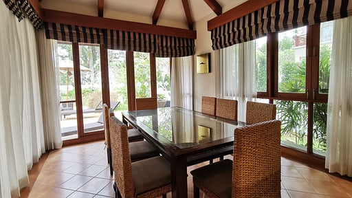 Laguna Villa Twelve Dining area