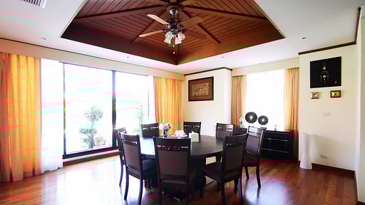 Laguna Villa Twenty Dining area