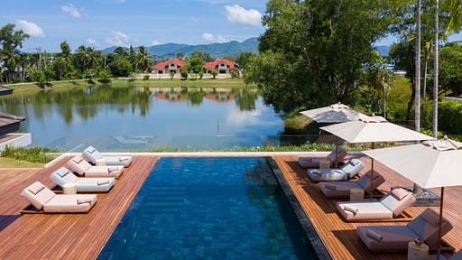 Lake View Villa Swimming pool