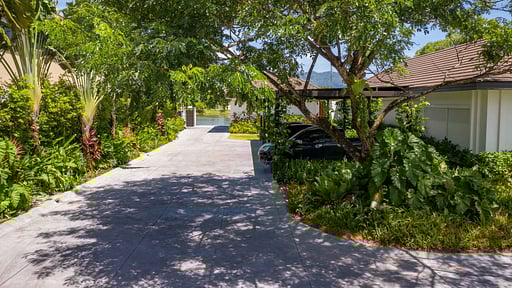 Lake View Villa Parking areas