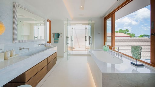 Lake View Villa Bedroom 1