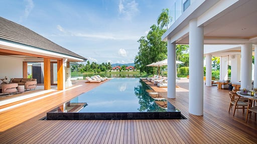 Lake View Villa Swimming pool