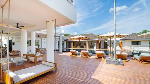 Lake View Villa Terrace/Veranda