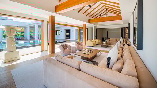 Lake View Villa Living room 1