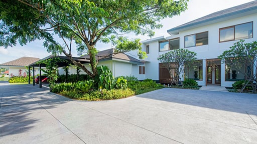 Lake View Villa Parking areas