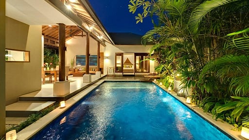 Lakshmi Villa Solo Swimming pool