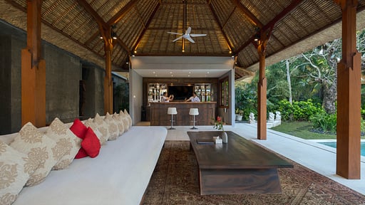 Lataliana Villa Estate Bar