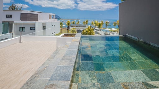 Latitude Penthouse Zwembad 1