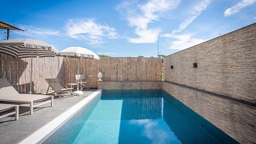 Laurotino Apartment Zwembad