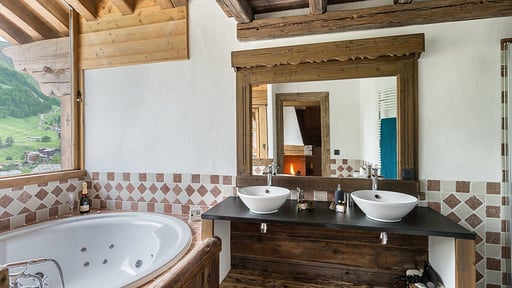 Chalet Le Petit Yeti Bedroom 1