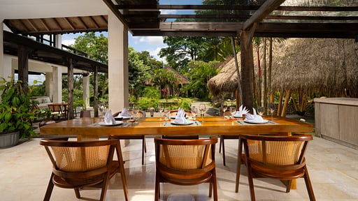 Le Sunset Villa Dining area