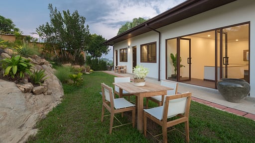 Lemongrass Residence Garden