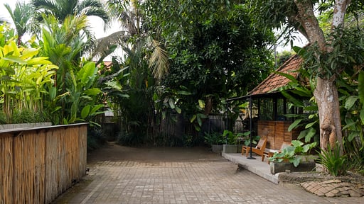 Lexington Palace Villa Parking areas