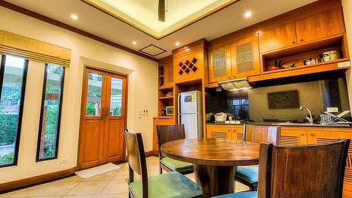 Lily Villa Dining area