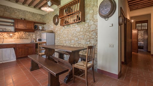 Linari Apartment Dining area