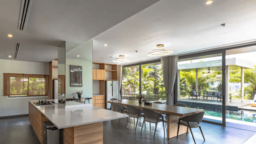 Lion Villa Dining area