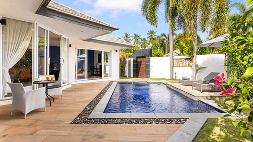 Lipa Talay Jed Swimming pool