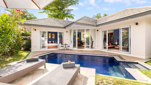 Lipa Talay Jed Swimming pool