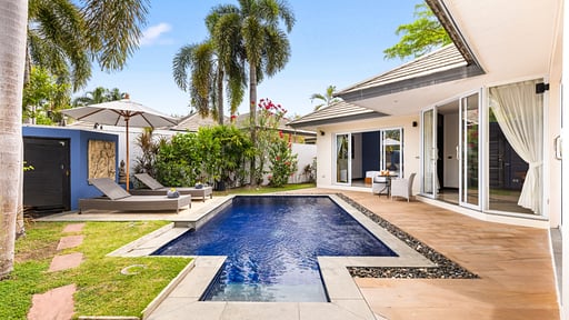 Lipa Talay Jed Swimming pool