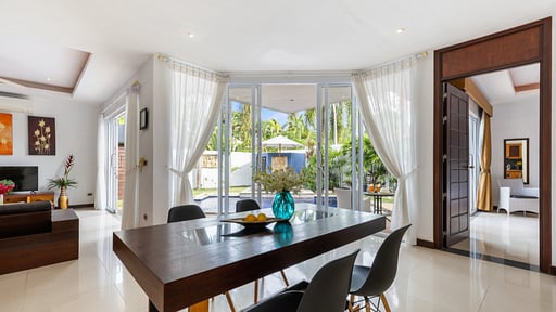 Lipa Talay Jed Dining area