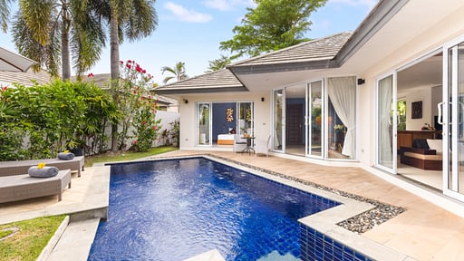 Lipa Talay Jed Swimming pool