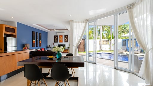 Lipa Talay Jed Dining area