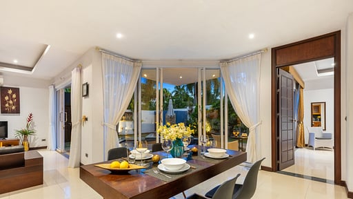 Lipa Talay Jed Dining area