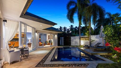 Lipa Talay Jed Swimming pool