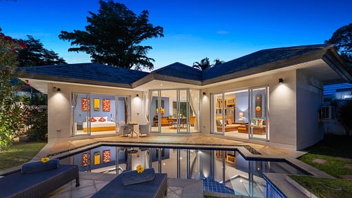 Lipa Talay Jed Swimming pool