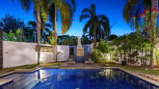 Lipa Talay Jed Swimming pool