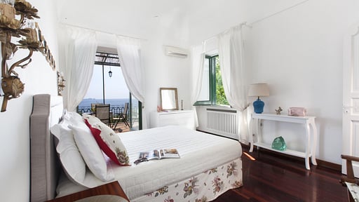 Villa Lo Scoglio Bedroom 1