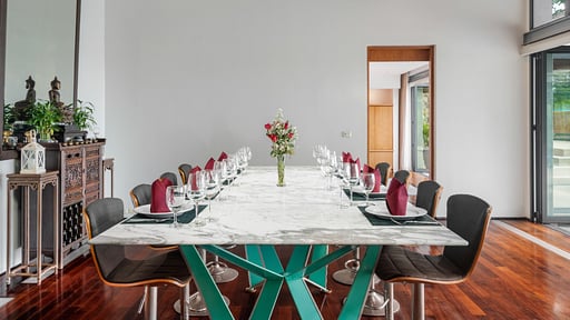 Villa Lomchoy Dining area
