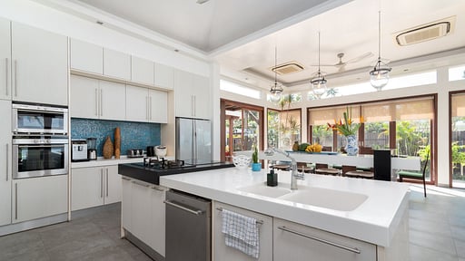 Lotus Beach Villa Кухня