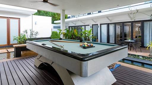 Lotus Beach Villa Бильярд