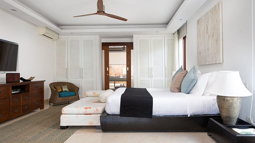 Lotus Beach Villa Спальня 1