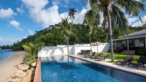 Lotus Beach Villa Бассейн