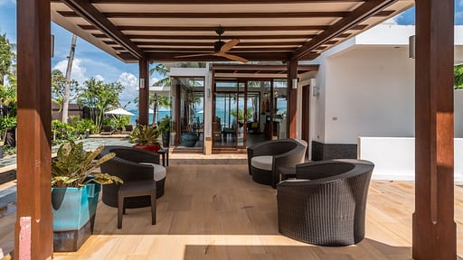 Lotus Beach Villa Терраса/веранда