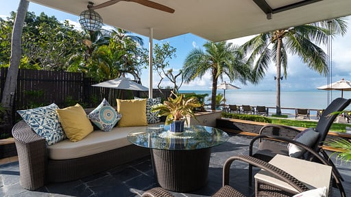 Lotus Beach Villa Терраса/веранда