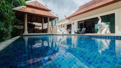 Lotus Villa Бассейн